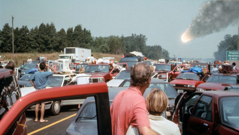 Deep Impact is better than Armageddon, and it’s streaming for free on Tubi